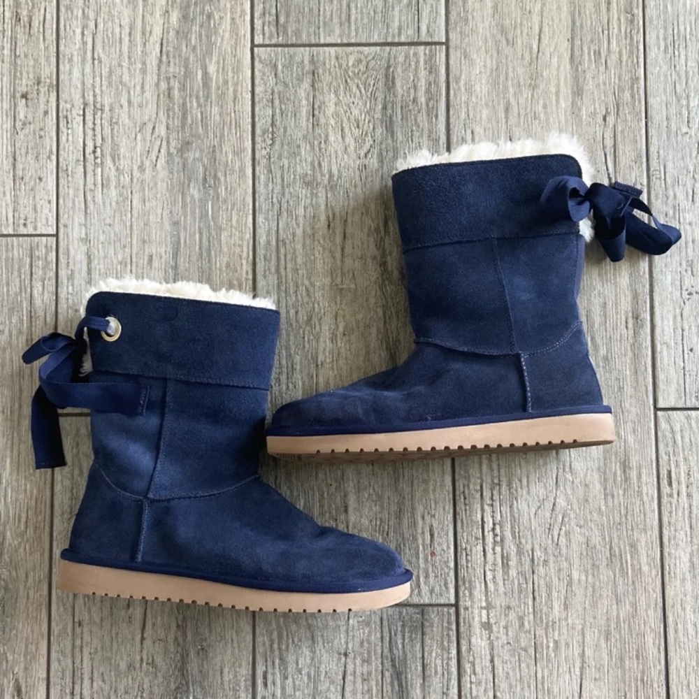 Kookaburra by Ugg blue suede boots